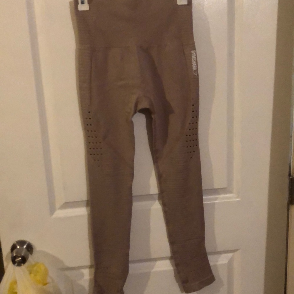 Gym shark leggings